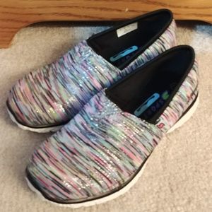 NWOT Girls slip on shoes